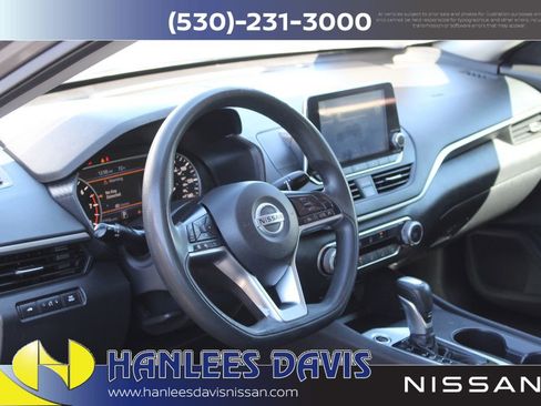 Used 2020 Nissan Altima 2.5 S AWD/4WD image 11