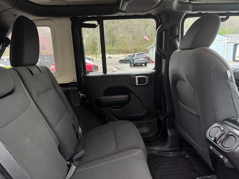 Used 2021 Jeep Wrangler Unlimited Sport image 32