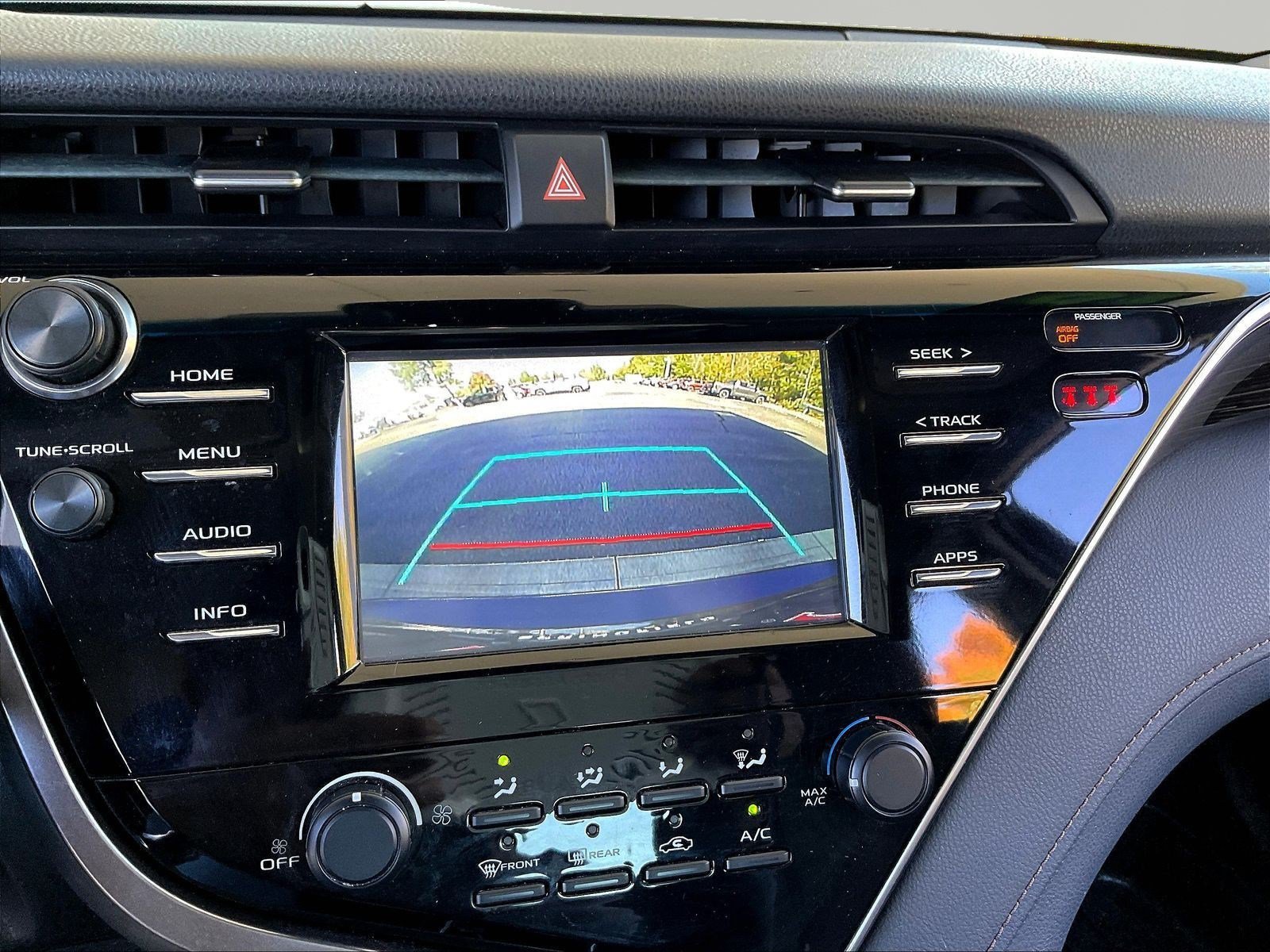 Used 2018 Toyota Camry LE FWD image 13