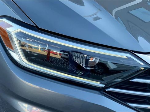 Used 2019 Volkswagen Jetta SEL w/ Cold Weather Package image 27