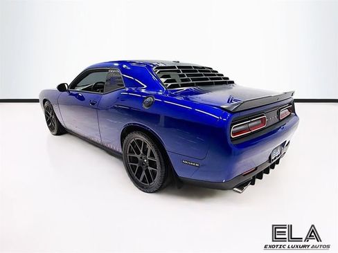 Used 2018 Dodge Challenger R/T RWD image 6