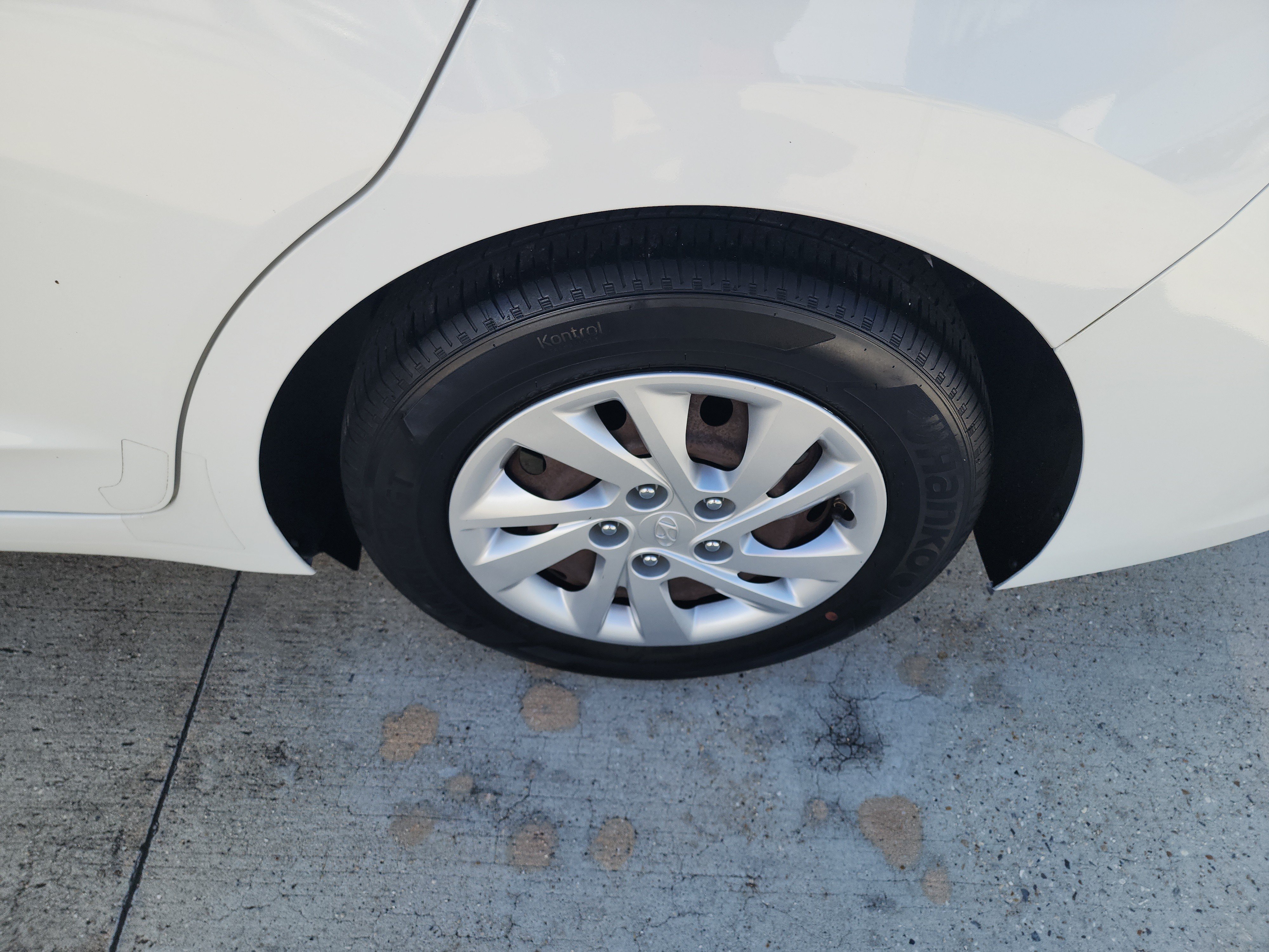 Used 2017 Hyundai Elantra SE FWD image 23