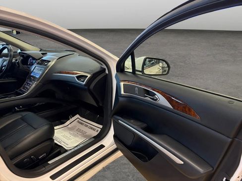 Used 2015 Lincoln MKZ Sedan 4D w/ Equipment Group 101A Select image 17