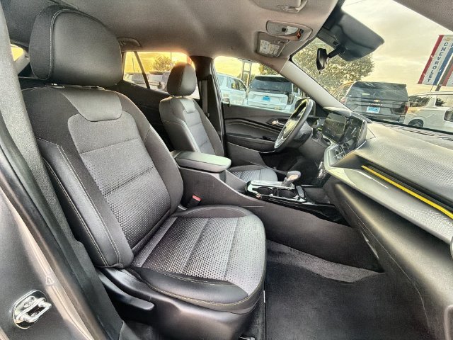 Used 2025 Chevrolet Trax LT w/ Driver Confidence Package FWD image 26