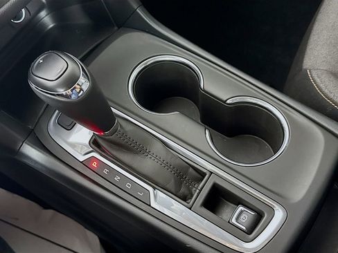 Used 2018 Chevrolet Equinox LT image 19