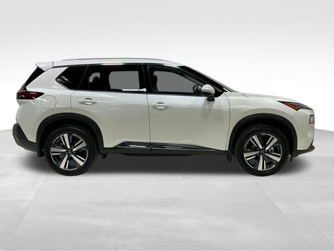 Used 2023 Nissan Rogue SL image 3