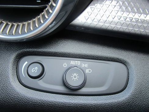 Certified 2025 Chevrolet Trax ACTIV w/ Sunroof Package image 12