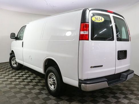 Used 2024 Chevrolet Express 2500 w/ Driver Convenience Package image 7