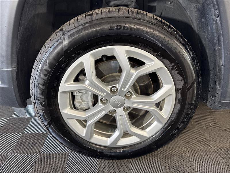 Used 2024 Jeep Compass Latitude AWD/4WD image 31
