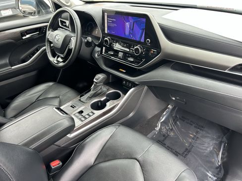 Used 2024 Toyota Highlander Limited AWD/4WD image 9