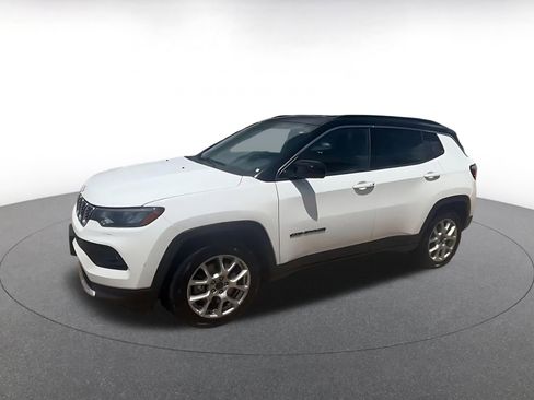 Used 2025 Jeep Compass Limited AWD/4WD image 8