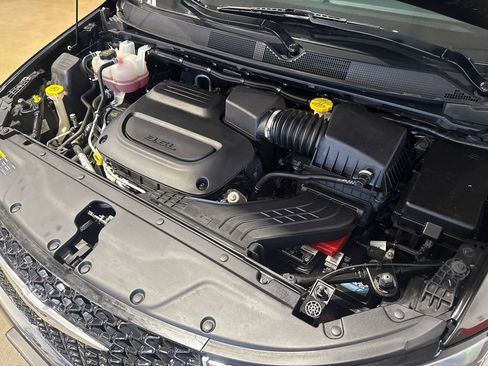 Used 2023 Chrysler Pacifica Touring-L FWD image 50