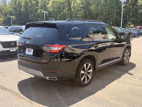Used 2023 Honda Pilot Elite image 6
