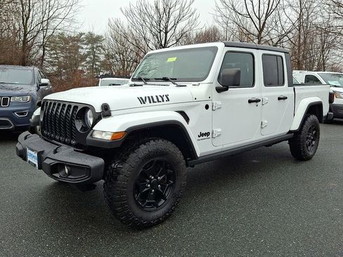 Used 2021 Jeep Gladiator Sport image 3