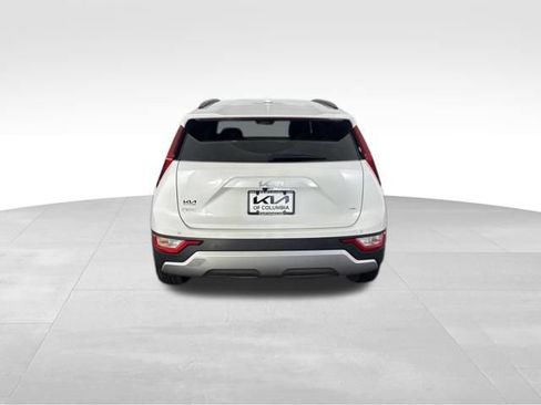 Certified 2025 Kia Niro EX FWD image 8