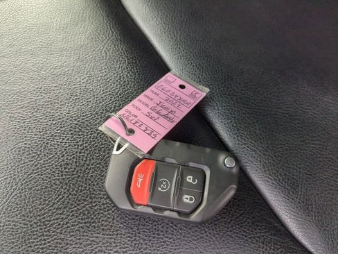 Used 2022 Jeep Gladiator Rubicon w/ Cold Weather Group image 30