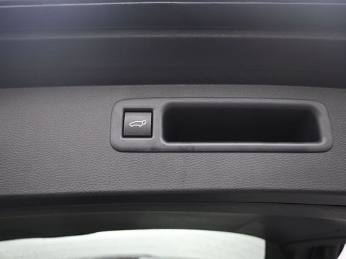 Certified 2023 Toyota Highlander LE image 18