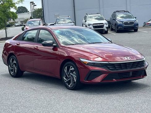 Certified 2025 Hyundai Elantra SEL FWD image 15