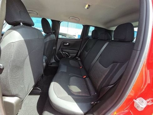 Used 2023 Jeep Renegade Latitude image 16