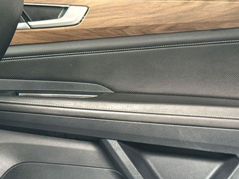 Used 2025 Volkswagen Atlas SE FWD image 17