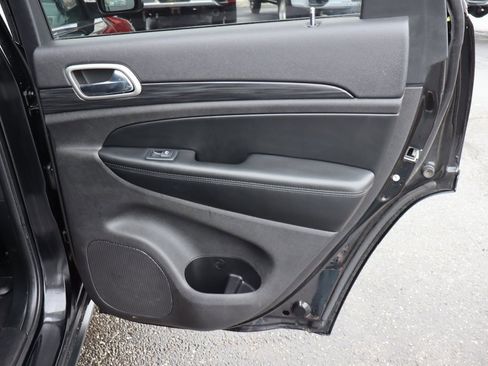 Used 2019 Jeep Grand Cherokee Laredo image 25