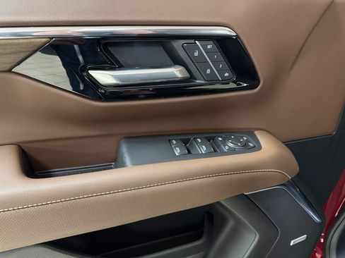 Used 2026 Chevrolet Suburban High Country image 8