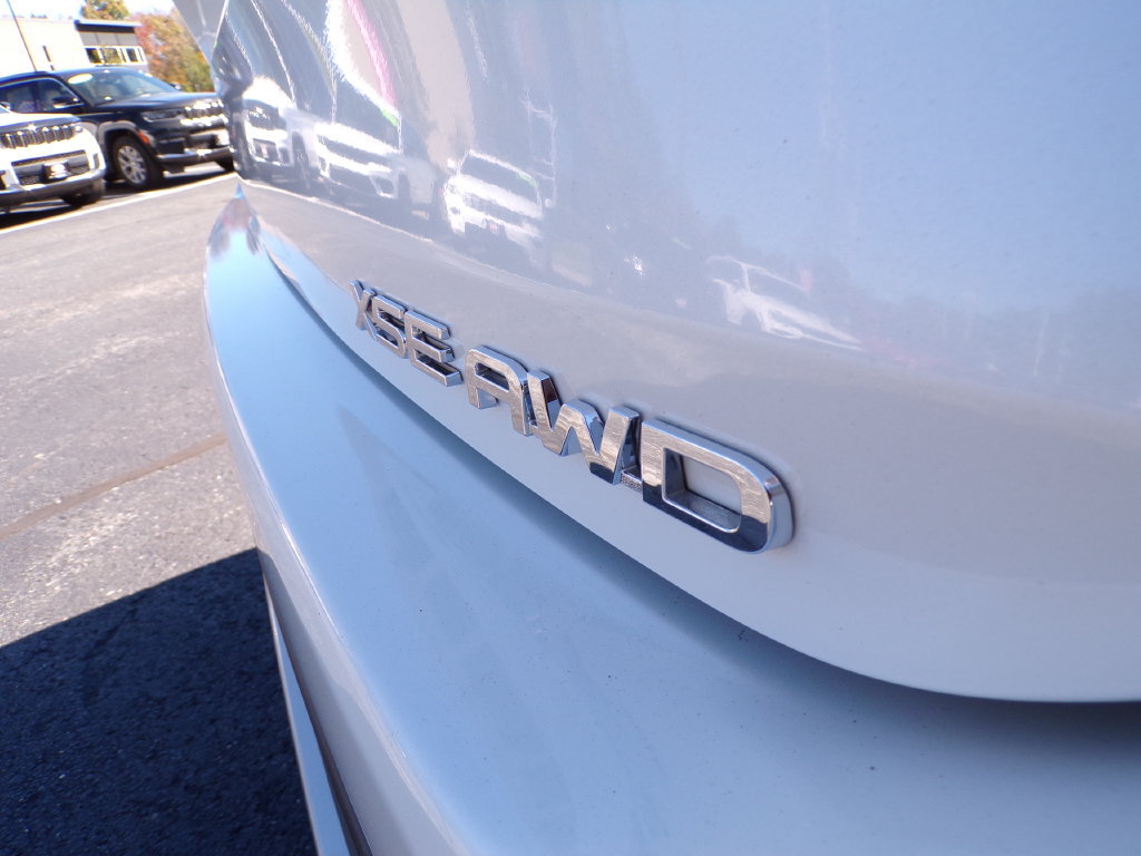 Used 2021 Toyota Highlander XSE AWD/4WD image 12