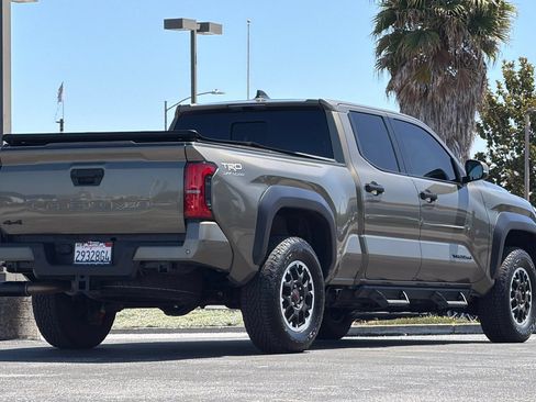 Used 2025 Toyota Tacoma TRD Off-Road w/ TRD Off Road Upgrade Package AWD/4WD image 5