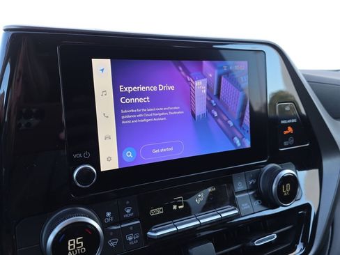 Used 2024 Toyota Highlander LE image 12