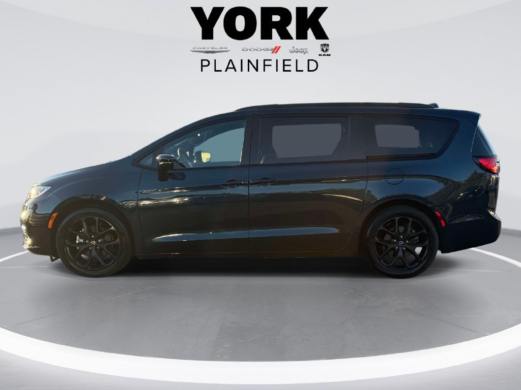 Used 2025 Chrysler Pacifica Limited FWD image 8