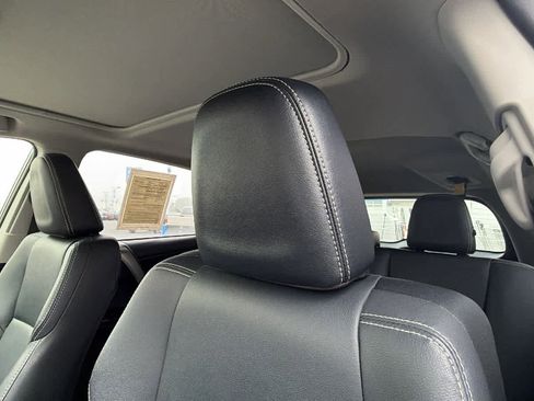 Used 2018 Toyota RAV4 Limited image 11