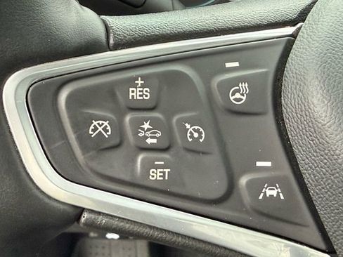 Used 2023 Chevrolet Equinox Premier image 14