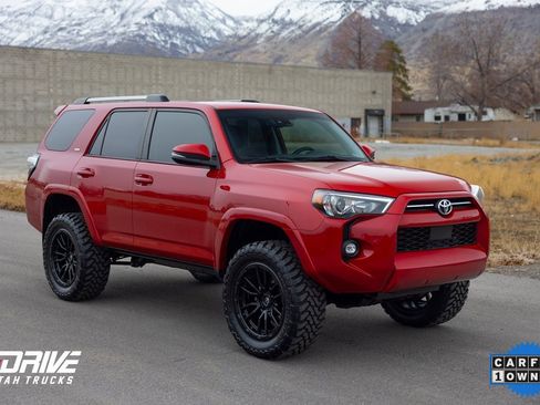 Used 2022 Toyota 4Runner SR5 Premium image 2