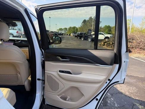 Certified 2024 Jeep Grand Cherokee Limited AWD/4WD image 47