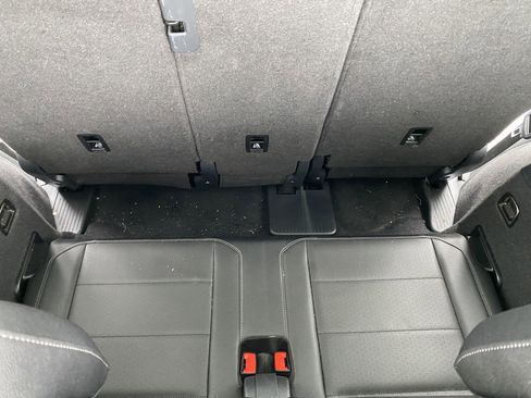 Used 2020 Volkswagen Tiguan SE image 18