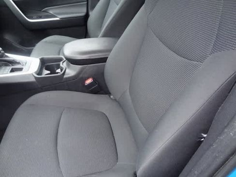 Used 2019 Toyota RAV4 LE image 9