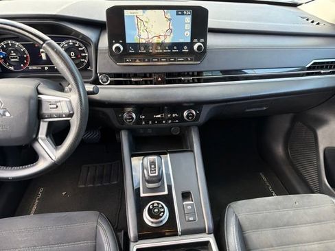 Used 2023 Mitsubishi Outlander SE FWD image 19