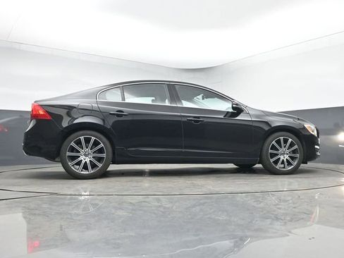Used 2018 Volvo S60 T5 Inscription Platinum w/ Climate Package image 17