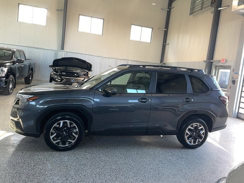 Used 2025 Subaru Forester Premium image 4