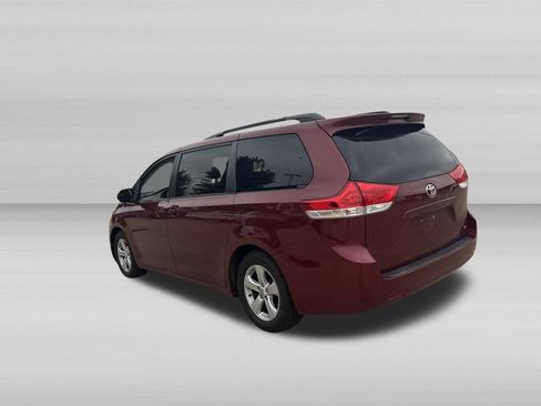 Used 2012 Toyota Sienna LE FWD image 5
