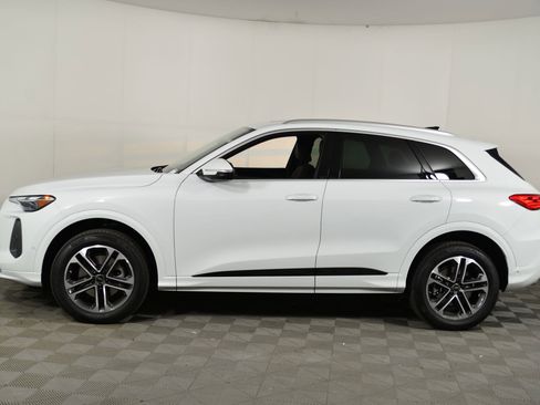 Certified 2025 Audi Q5 Premium w/ Convenience Package image 2