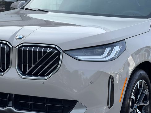 Certified 2025 BMW X3 xDrive30i w/ Premium Package image 10