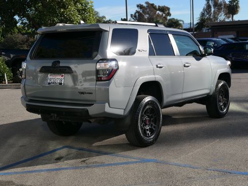 Used 2017 Toyota 4Runner SR5 image 4