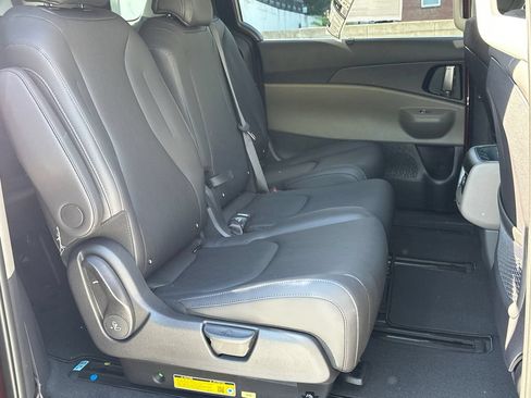 New 2026 Kia Carnival EX FWD image 15