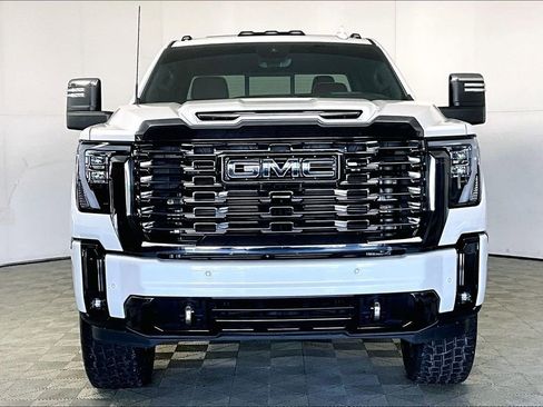 Used 2024 GMC Sierra 2500 Denali Ultimate AWD/4WD image 3