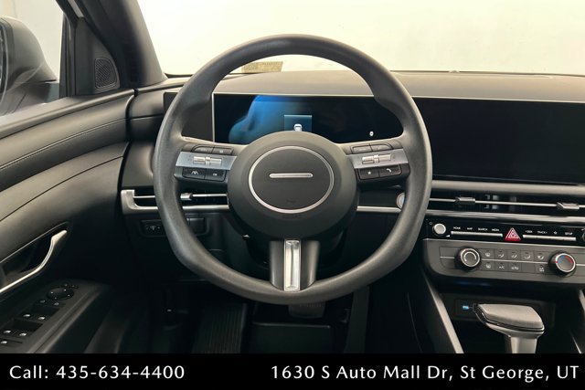 Used 2025 Hyundai Santa Cruz SE AWD/4WD image 12
