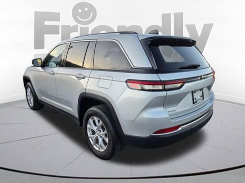 Used 2023 Jeep Grand Cherokee Limited w/ Trailer Tow Prep Group (B) AWD/4WD image 8