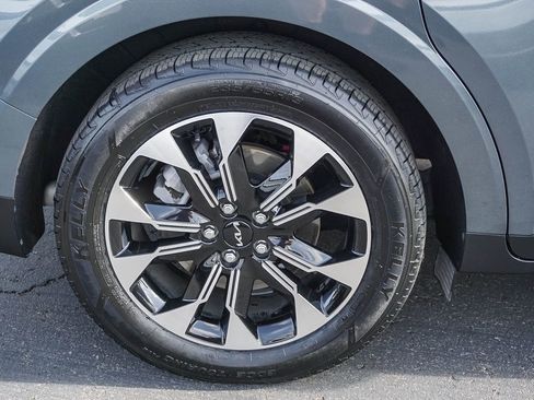 Used 2024 Kia Carnival EX FWD image 9