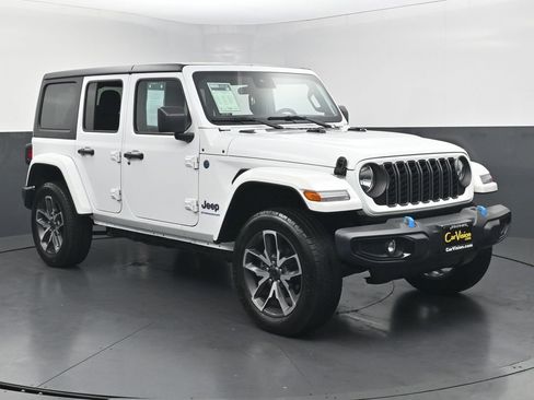 Used 2024 Jeep Wrangler Unlimited w/ Convenience Group AWD/4WD image 3