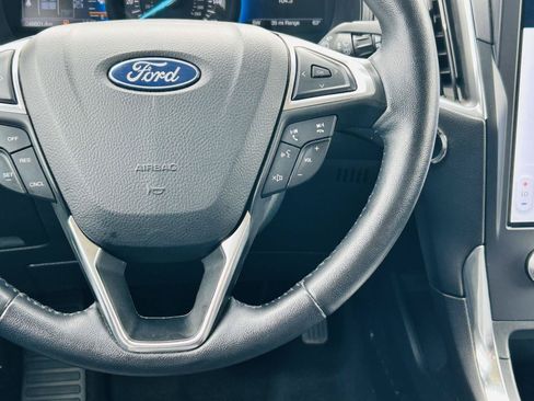 Used 2024 Ford Edge Titanium AWD/4WD image 18